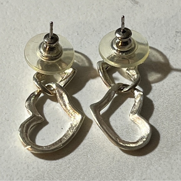 Elegant Silver Heart Earrings - Picture 7 of 11